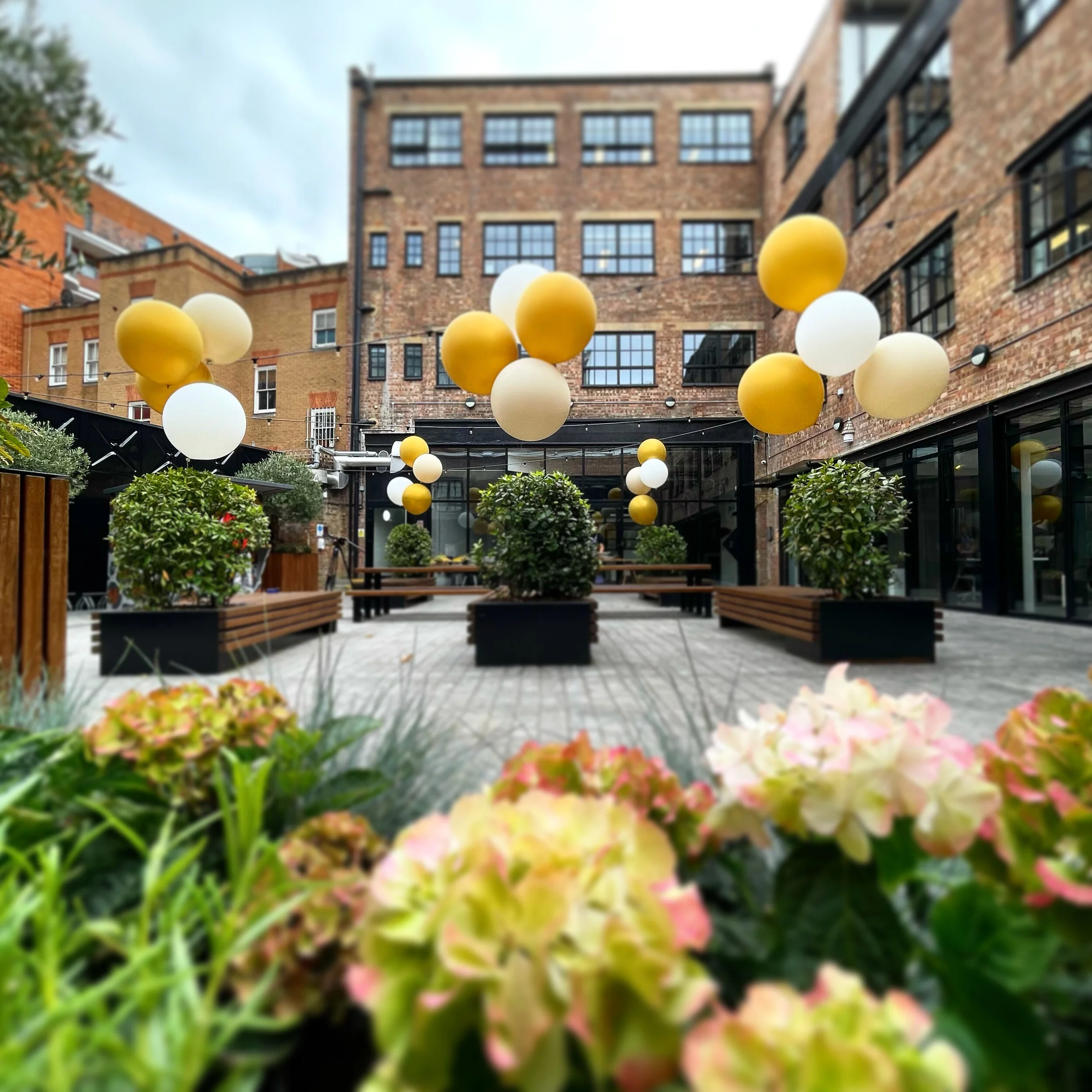 London Balloons Helium Balloon Delivery & Balloon Installations